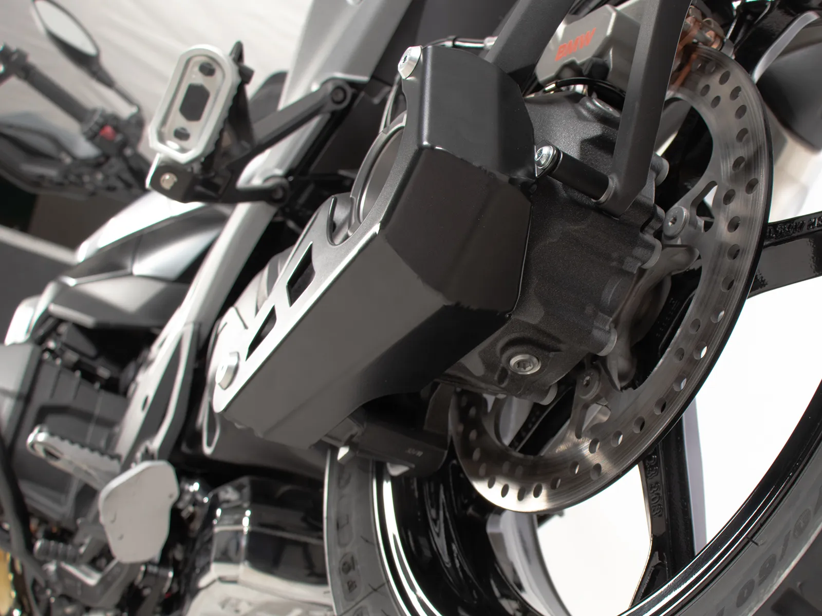 Black gimbal guard for BMW R 1300 GS (2023-)