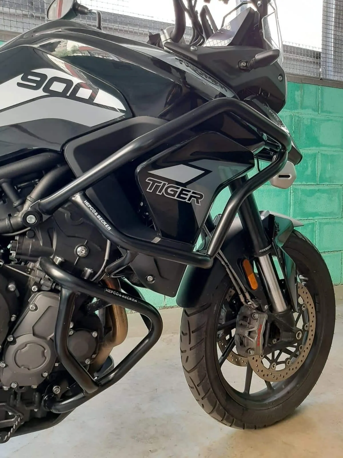 "Solid" black tank guard for Triumph Tiger 850 Sport (2021-2024)