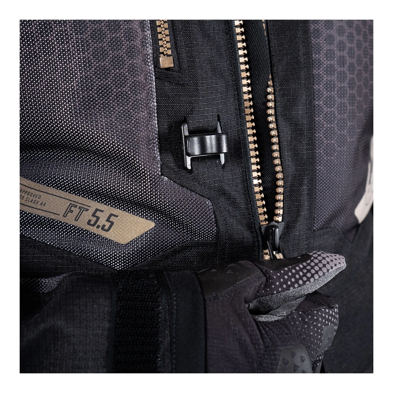 Leatt 5.5 ADV FlowTour Jacket - Stealth (S/US38/EU48)