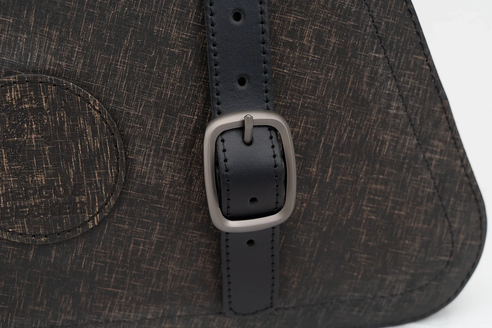 Leather single bag Rugged brown left for cutout